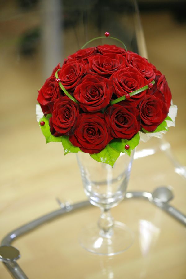 Небольшой букетик из розы талея, берграса и аспедистры №2867 Цена:2900