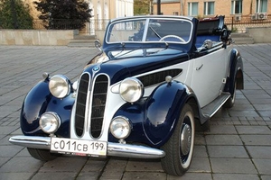 Ретро автомобиль BMW 326 1938 года