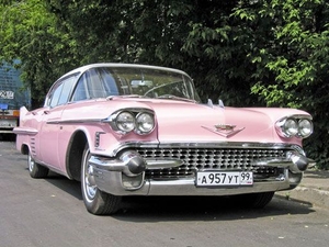 Ретро автомобиль Cadillac Eldorado Розовый 1957 года