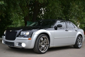 Седан Chrysler 300C Черно-Серебристый