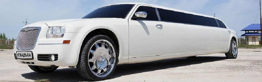 Седан Chrysler 300C Белый