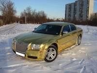 Седан Chrysler 300C Золотой
